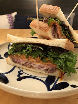 豚のローストのサンドウィッチ